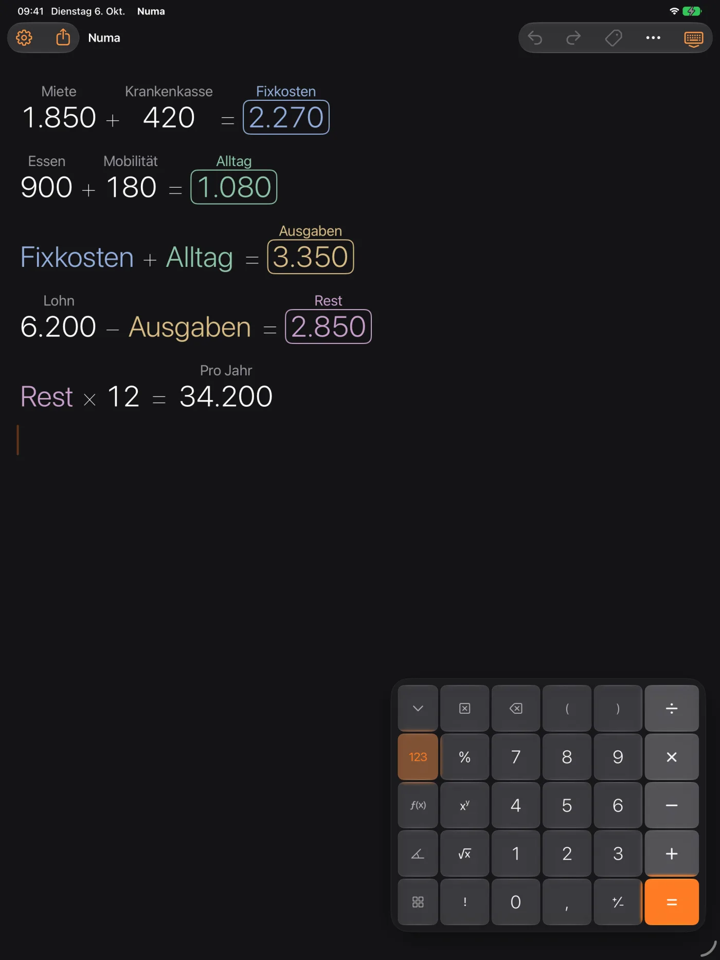 Numa auf dem iPad: ein Monatsbudget mit benannten Zahlen auf dem Canvas, daneben die Tastatur